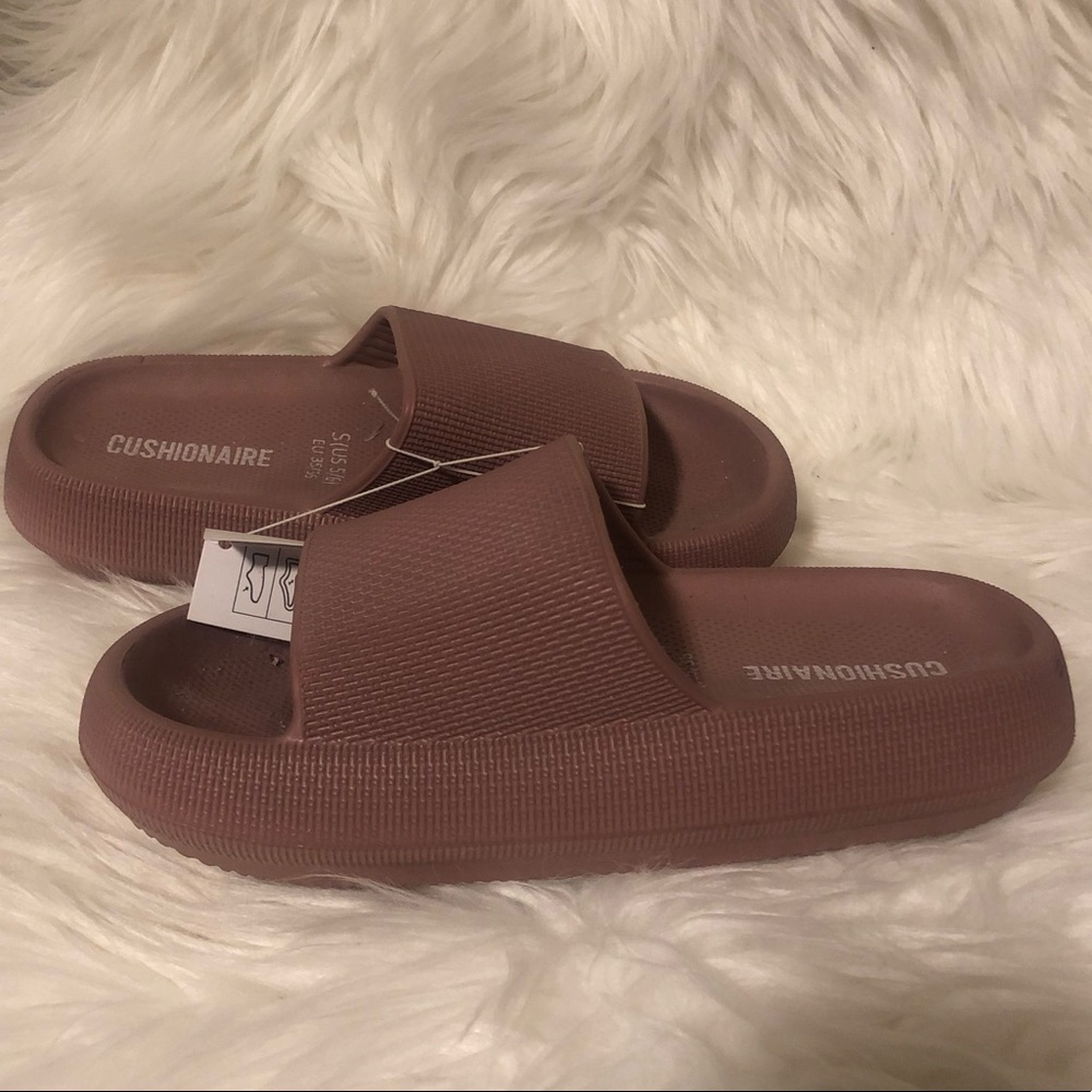 Mauve color slides size 5/6